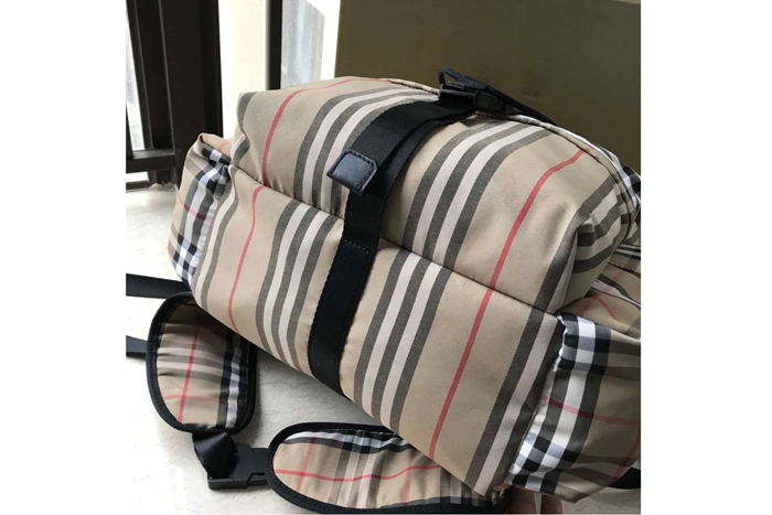 ������ ����  LU6523