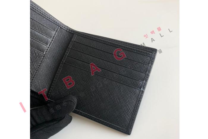 ����� ���� ������  2M0513-8