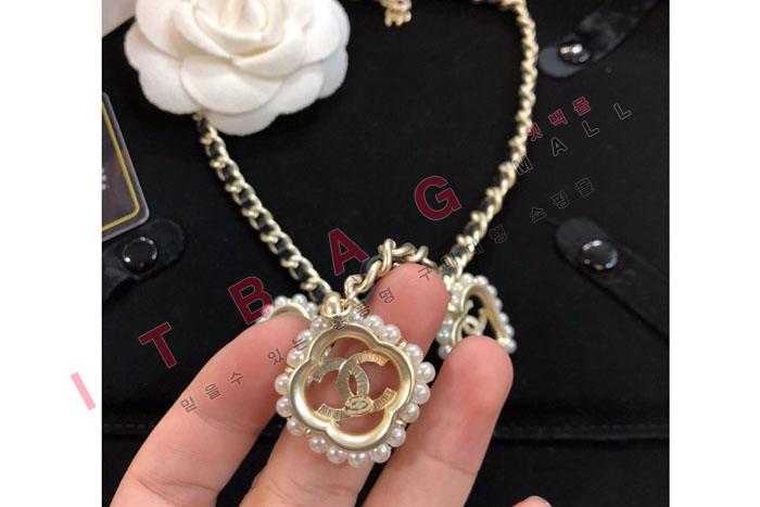 ����  �����  S3713
