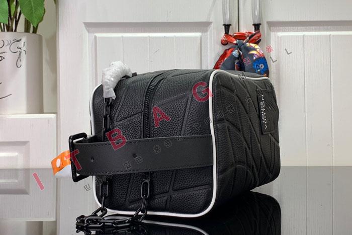 ���̺��� 2023 Dopp Kit m Ŭ��ġ M81849