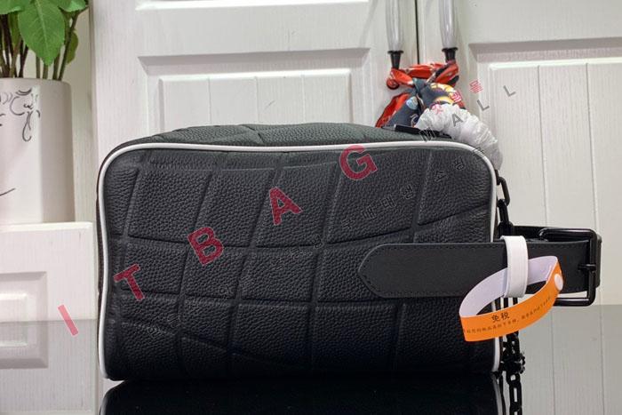 ���̺��� 2023 Dopp Kit m Ŭ��ġ M81849
