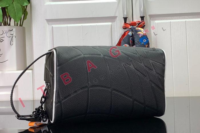 ���̺��� 2023 Dopp Kit m Ŭ��ġ M81849