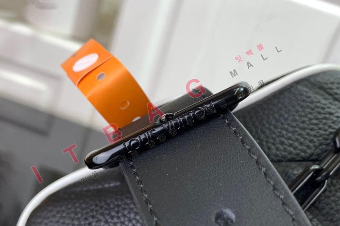 ���̺��� 2023 Dopp Kit m Ŭ��ġ M81849