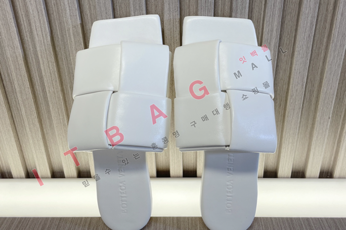 ���װ�����Ÿ ��ġ �÷� �� YIBU1630 (3�÷�)