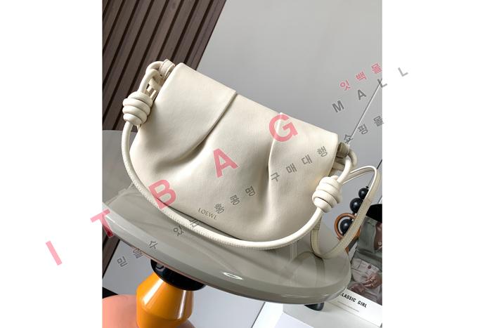 �ο��� ���̴� ���� ī�� ���� �ļ��� ũ�ν� �� L6916-2