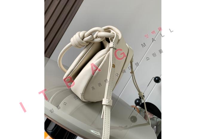 �ο��� ���̴� ���� ī�� ���� �ļ��� ũ�ν� �� L6916-2