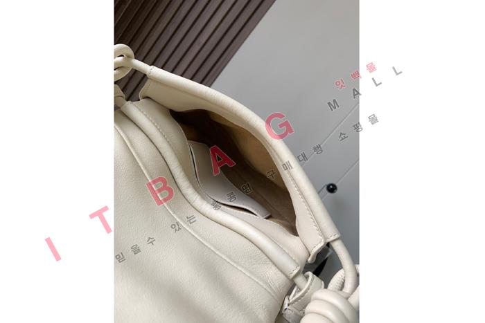 �ο��� ���̴� ���� ī�� ���� �ļ��� ũ�ν� �� L6916-2