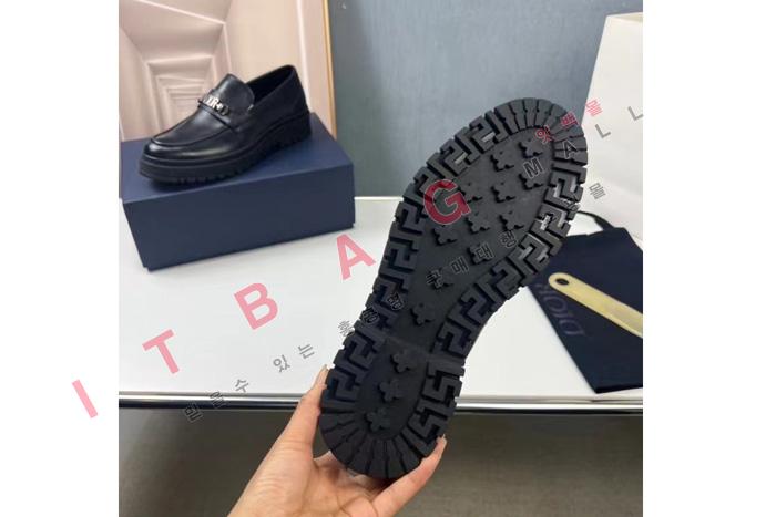 ���  ���� ���� LP4930