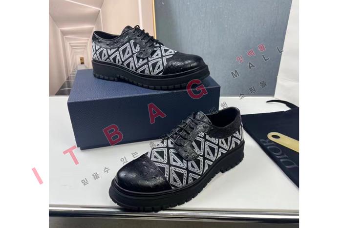���  ���� ����  LP4932