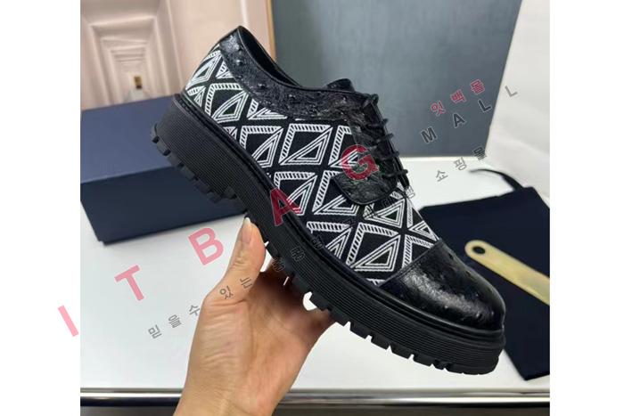 ���  ���� ����  LP4932