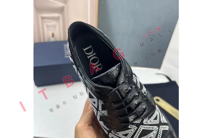 ���  ���� ����  LP4932