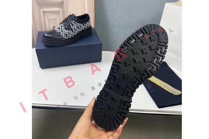 ���  ���� ����  LP4932