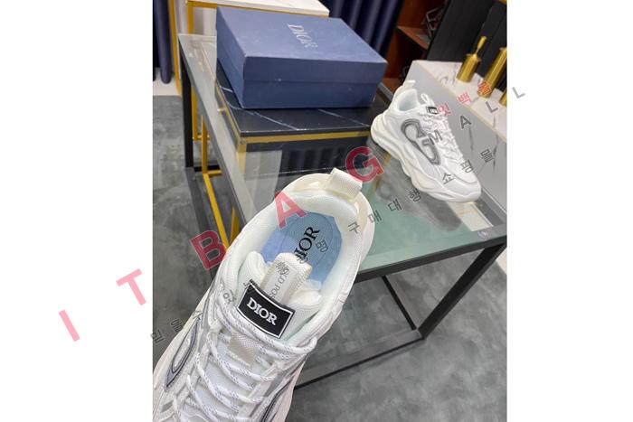 ��� MYB7133