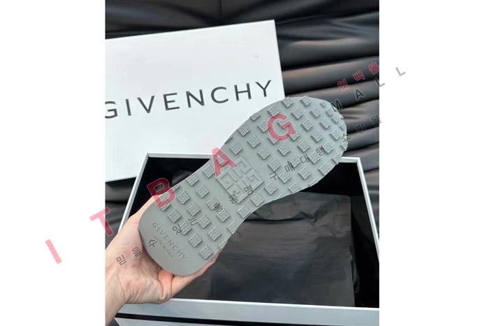 ����� YF6458-4