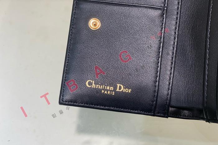 ��� 30 Montaigne Dahlia ����  A82362-1