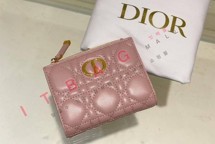 ��� 30 Montaigne Dahlia ����  A82362-2
