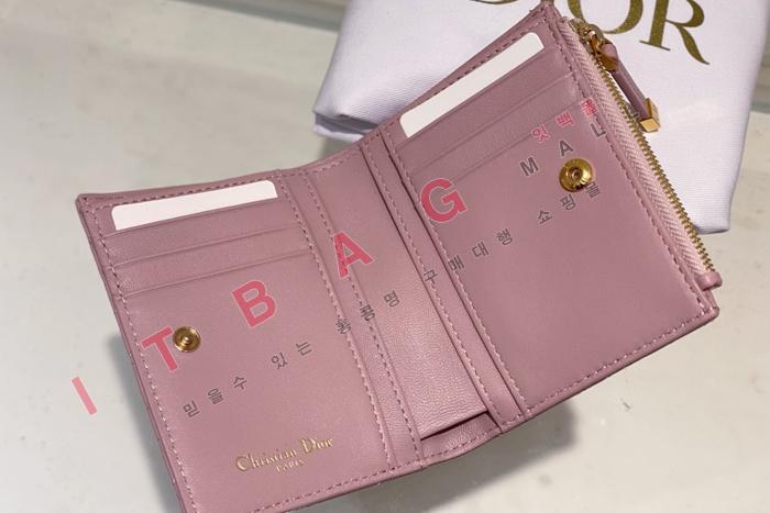 ��� 30 Montaigne Dahlia ����  A82362-2