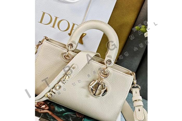 ��� Lady D-Sire  ���� �� DR9038-2