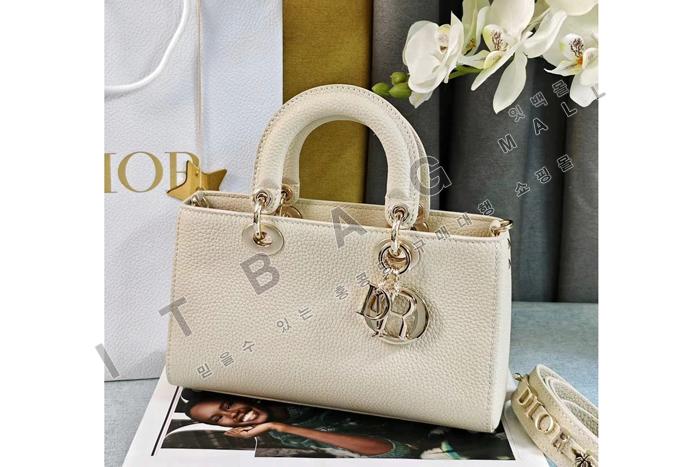 ��� Lady D-Sire  ���� �� DR9038-2