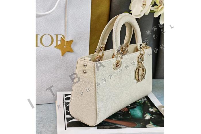��� Lady D-Sire  ���� �� DR9038-2