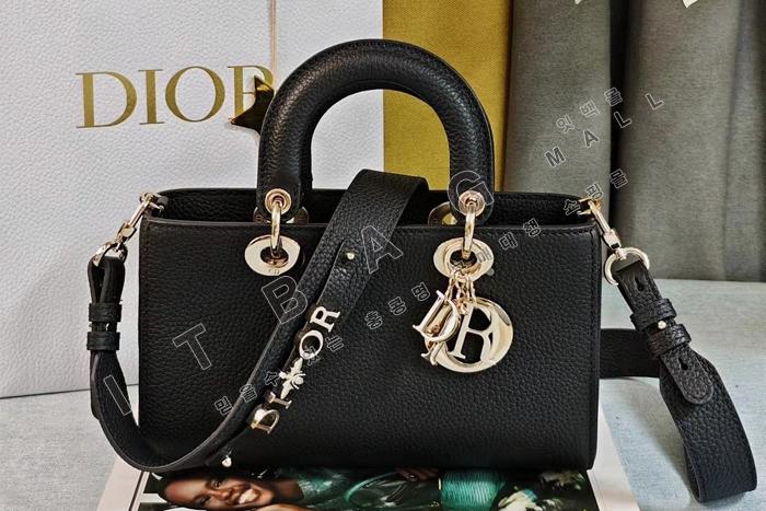 ��� Lady D-Sire  ���� �� DR9038