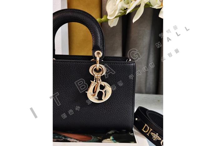��� Lady D-Sire  ���� �� DR9038