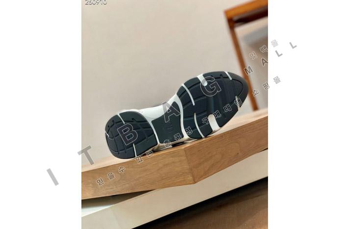��� MYB6495-3