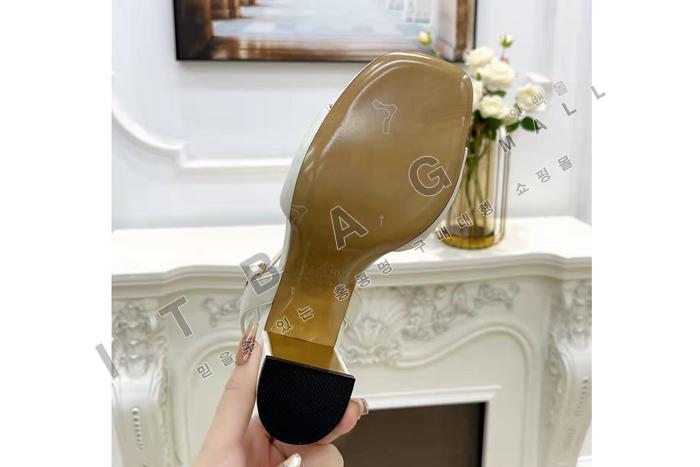 �߷�Ƽ�� ����ٴ� V�ΰ� �� ����  YIBU1680-3     7CM