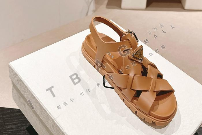 ����� ���� ����   YIBU1720