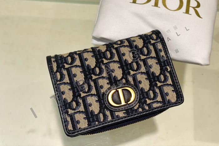 ���  30 Montaigne Voyageur ������  A82363-1
