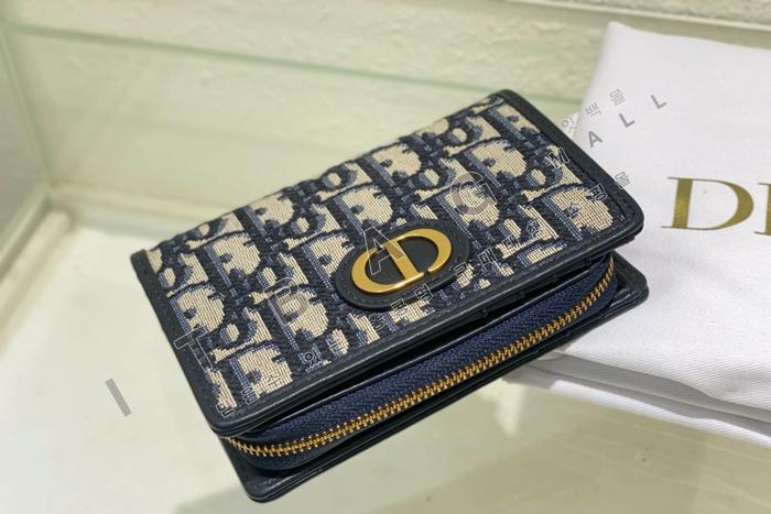 ���  30 Montaigne Voyageur ������  A82363-1