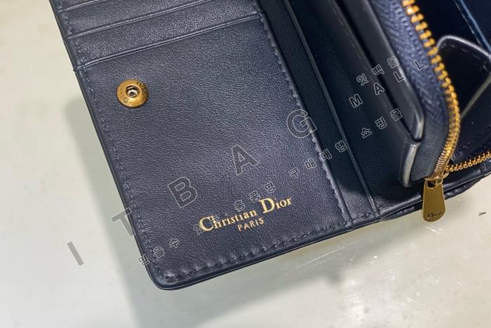 ���  30 Montaigne Voyageur ������  A82363-1