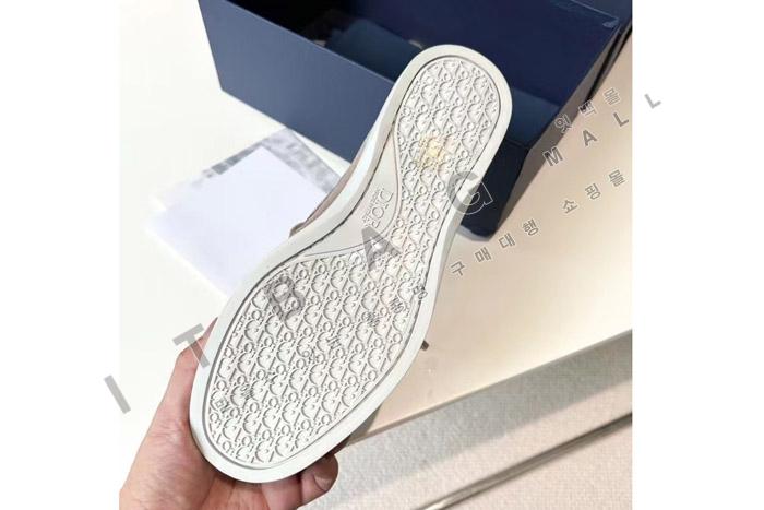 ���  ���� ����  YF9618-4