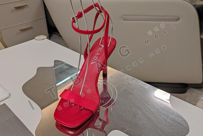 ����� ������ ����  YIBU1768-1       9CM