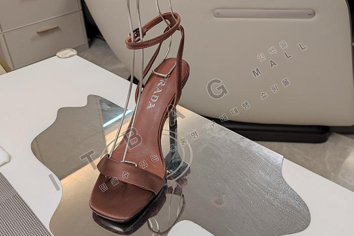 ����� ������ ����  YIBU1768-3       9CM