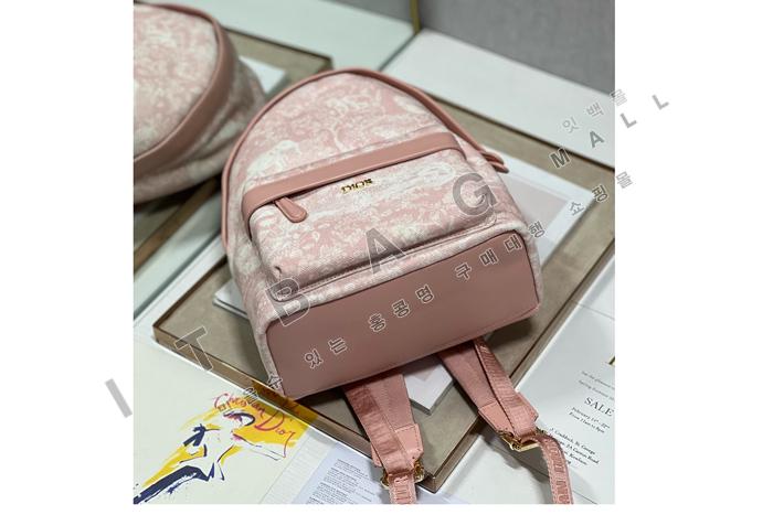 ��� ����  ����  DR9086