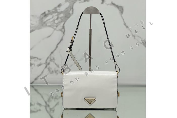 ����� �ﰢ�ΰ� �÷� ����� 1BD082