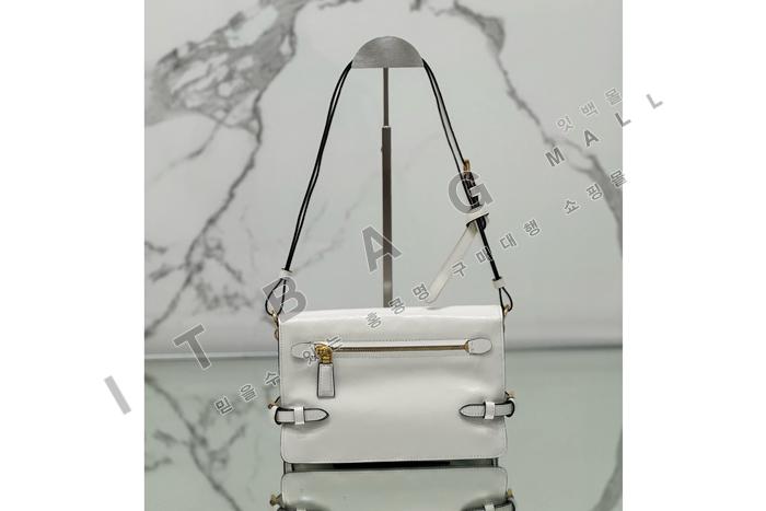 ����� �ﰢ�ΰ� �÷� ����� 1BD082