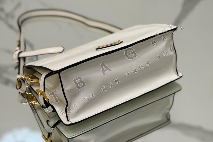 ����� �ﰢ�ΰ� �÷� ����� 1BD082