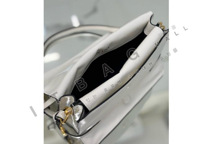 ����� �ﰢ�ΰ� �÷� ����� 1BD082