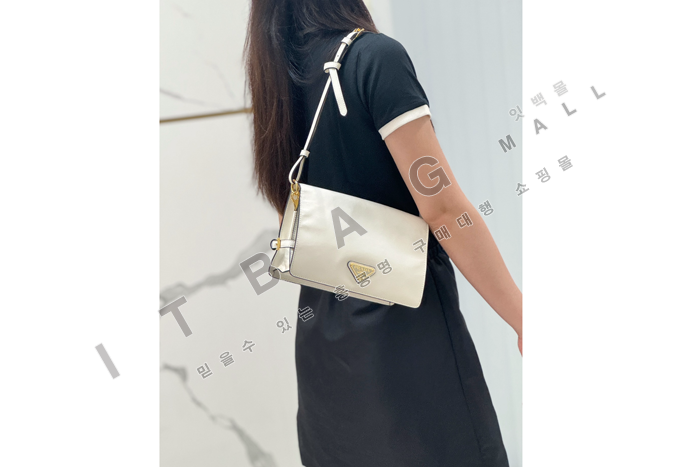 ����� �ﰢ�ΰ� �÷� ����� 1BD082