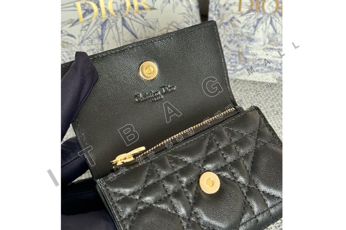 ��� My Glycine ����   A82369