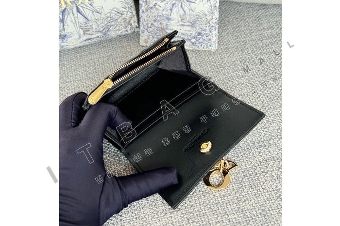 ��� My Glycine ����   A82369