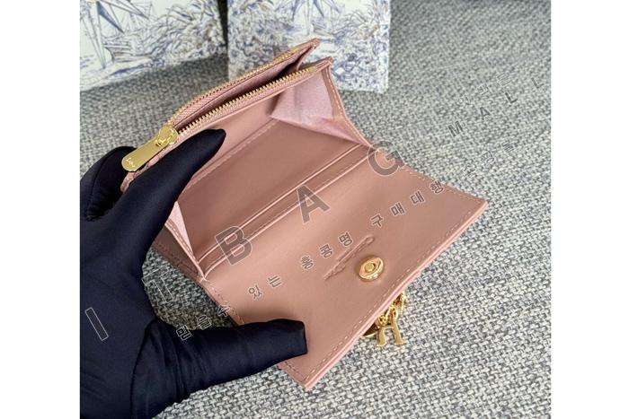 ��� My Glycine ����   A82369-8