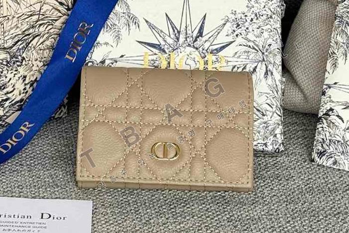��� Caro Glycine ����  A82374-8