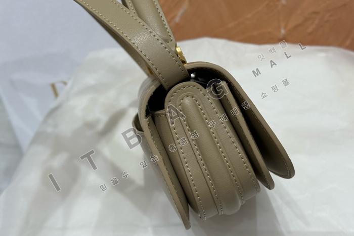 ��� 30 Montaigne Avenue ���� ž �ڵ��  DR9118