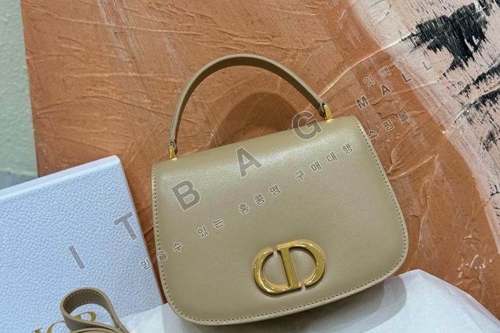 ��� 30 Montaigne Avenue �̵�� ž �ڵ��   DR9119