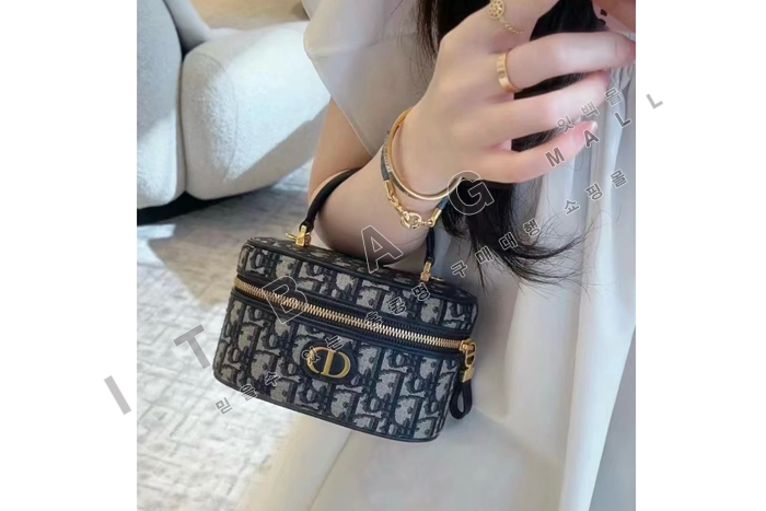 ��� 30 Montaigne �̴� ����Ƽ ���̽�  DR9155   24/�Ż�