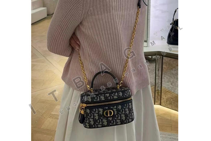 ��� 30 Montaigne �̴� ����Ƽ ���̽�  DR9155   24/�Ż�