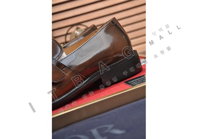 ���  ���� ����  YF1560
